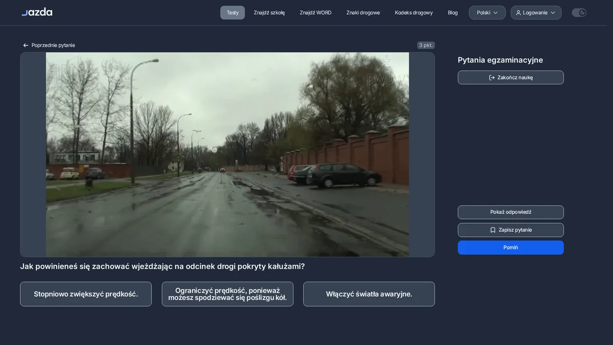 Kałuże na drodze - jak przez nie przejechać bezpiecznie