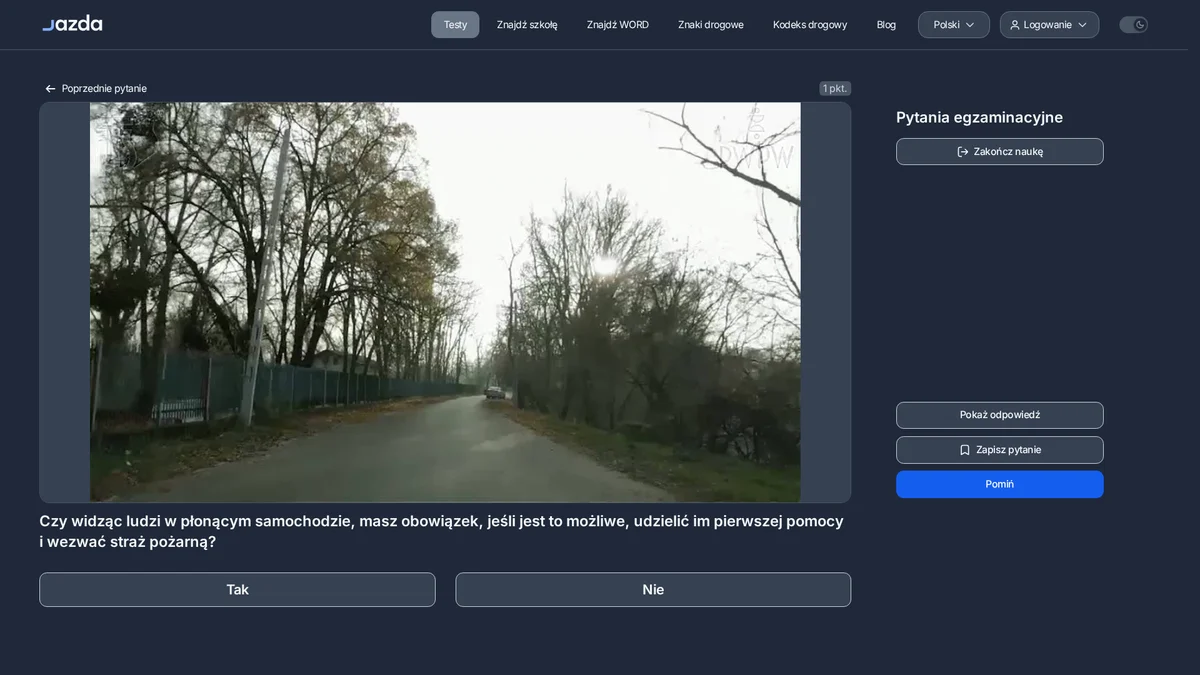 Pierwsza pomoc przy płonącym samochodzie - jakie masz obowiązki jako kierowca