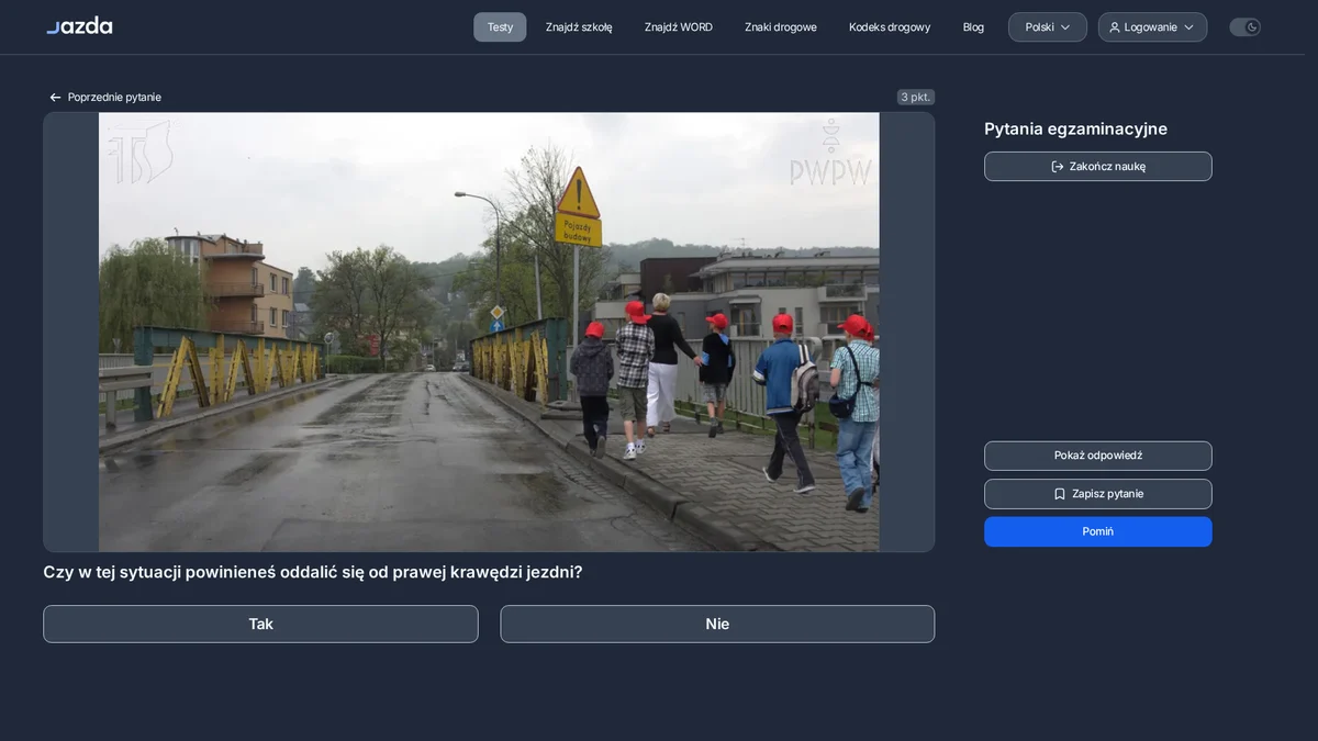 Oddalenie się od prawej krawędzi jezdni - kiedy zwiększa bezpieczeństwo