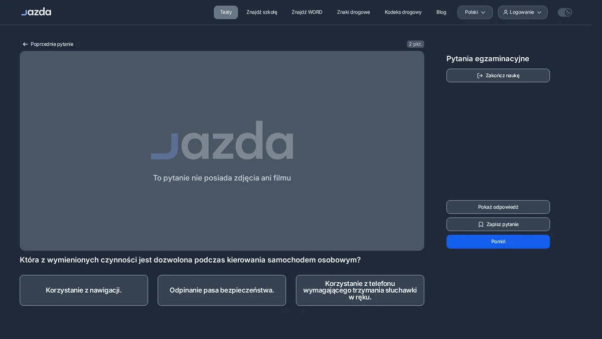 Nawigacja GPS podczas jazdy - co wolno, a czego nie wolno robić za kierownicą