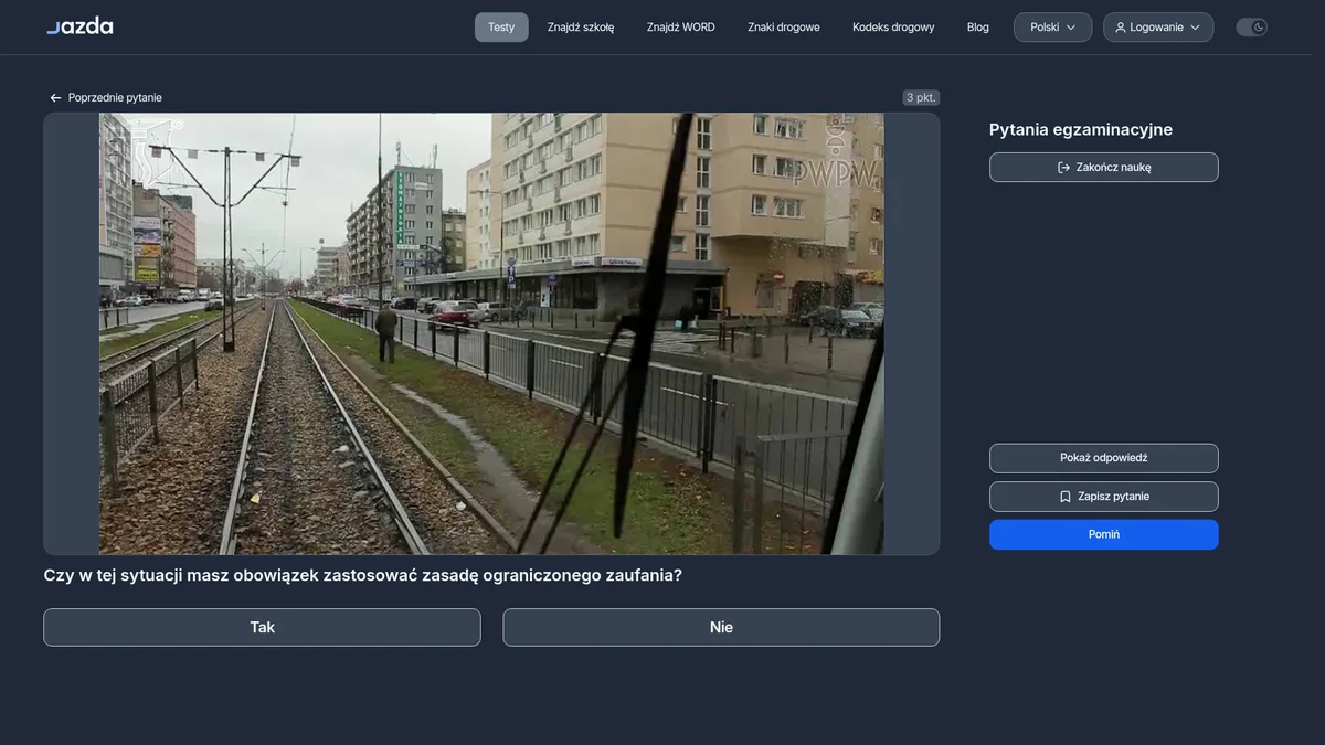 Zasada ograniczonego zaufania - kiedy pieszy przy torach zmusza Cię do czujności